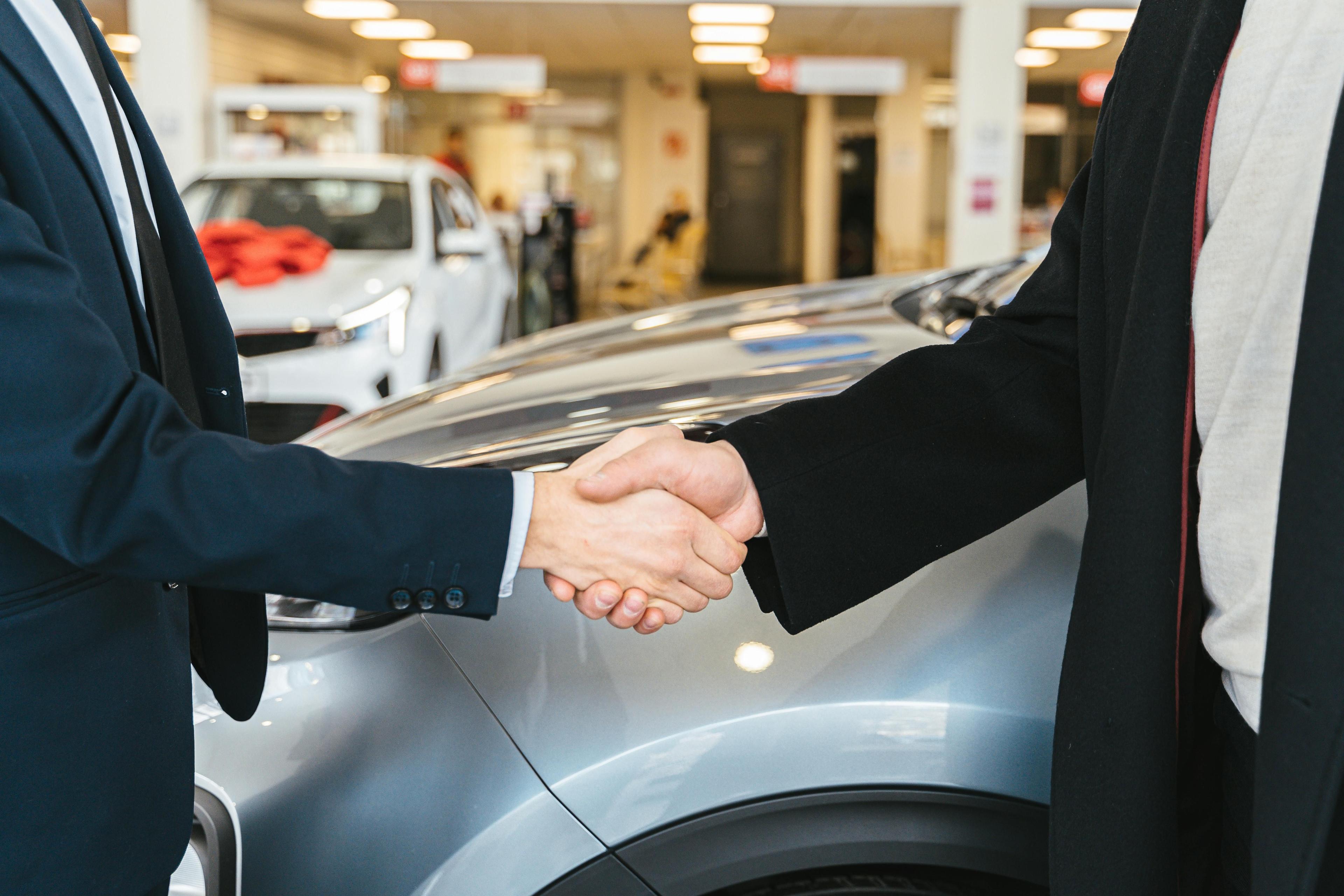  O Fim do Vendedor "Balcão": Como a Nova Jornada de Compra Digital Automotiva Exige um Novo Marketing